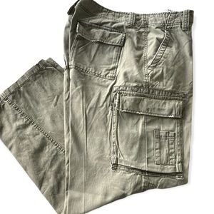 Aeropostale Men’s Cargo Pants Size 40W c 32L   Khaki Color